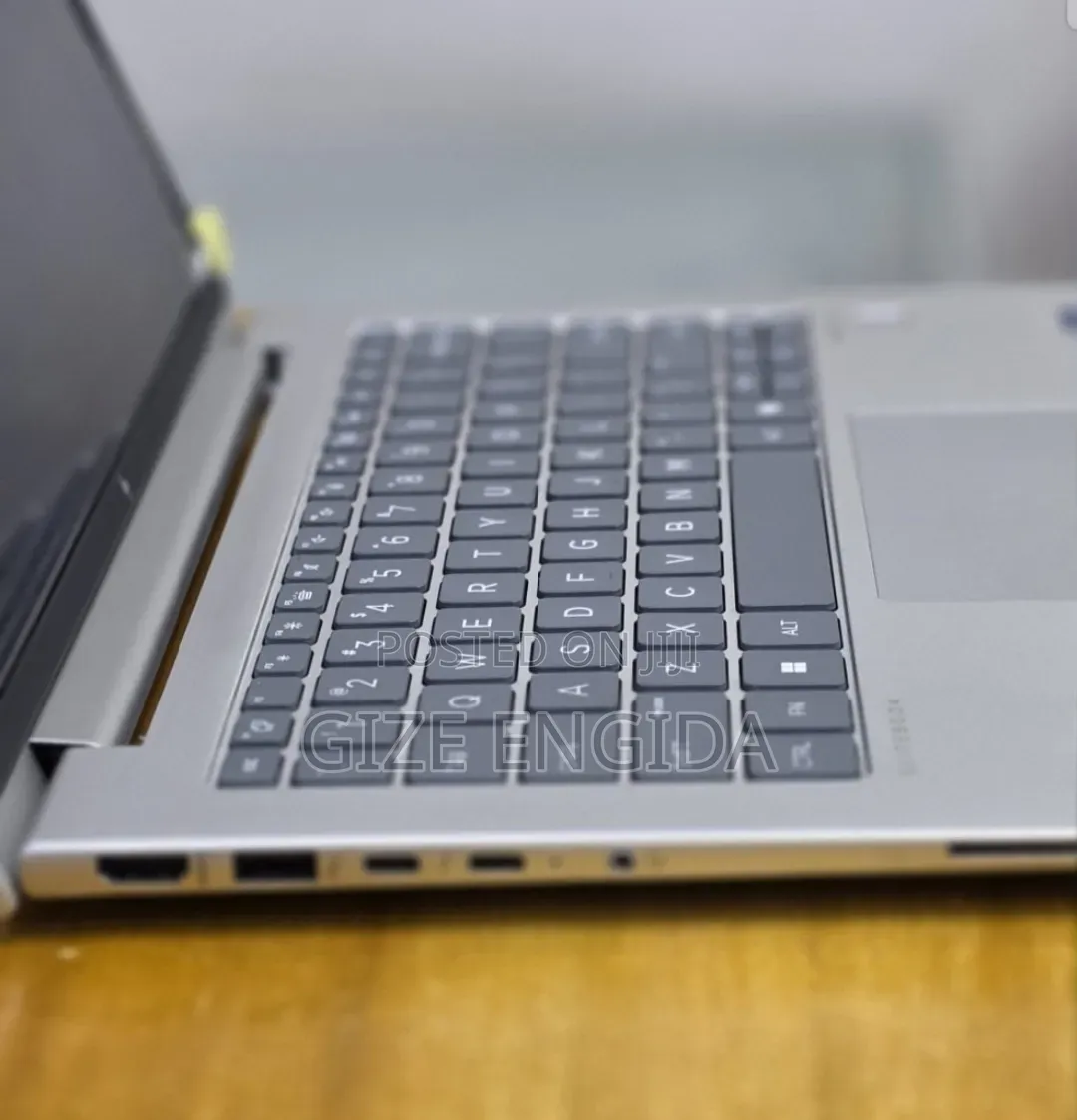 New Laptop HP EliteBook 640 G11 16GB Intel Core Ultra 5 SSD 512GB