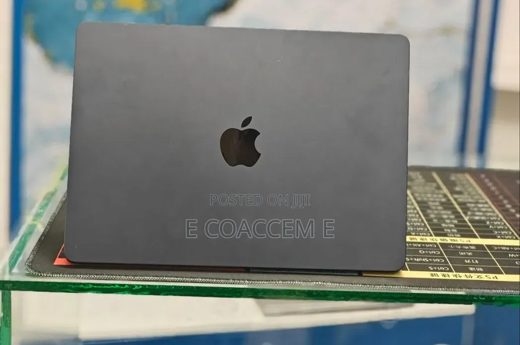 New Laptop Apple MacBook 8GB SSD 512GB