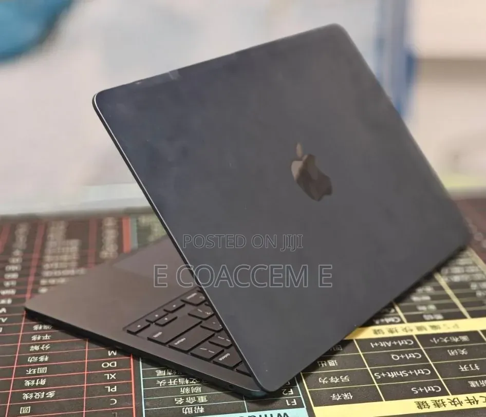 New Laptop Apple MacBook 8GB SSD 512GB