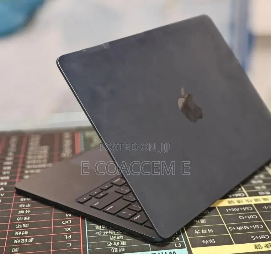 New Laptop Apple MacBook 8GB SSD 512GB