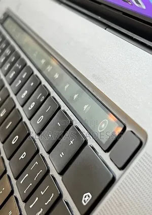 New Laptop Apple MacBook Pro 2018 16GB Intel Core i7 SSD 1T