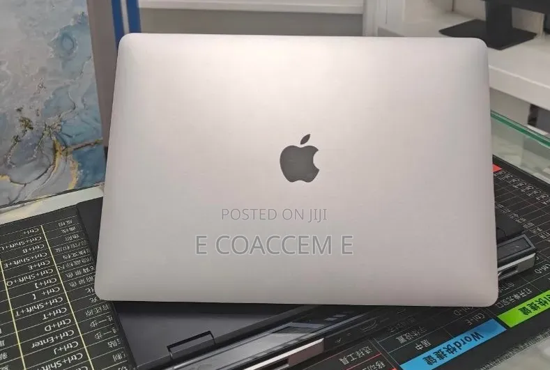 New Laptop Apple MacBook 8GB SSD 512GB
