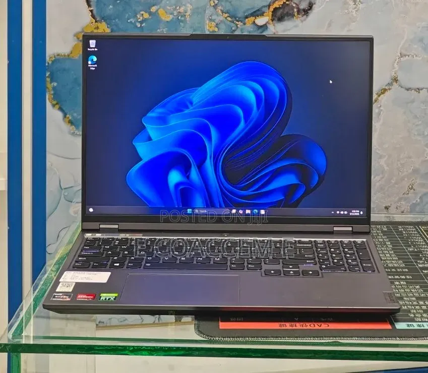 New Laptop Asus 16GB AMD Ryzen 7 SSD 512GB