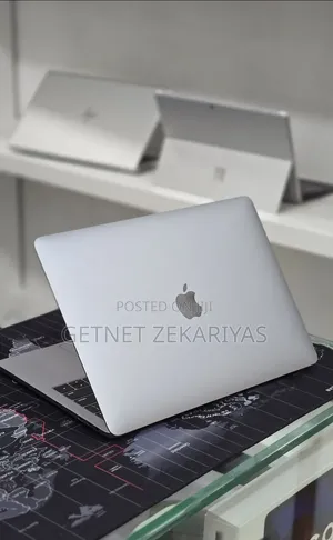 New Laptop Apple MacBook Pro 2020 M1 8GB Apple M1 Pro SSD 256GB