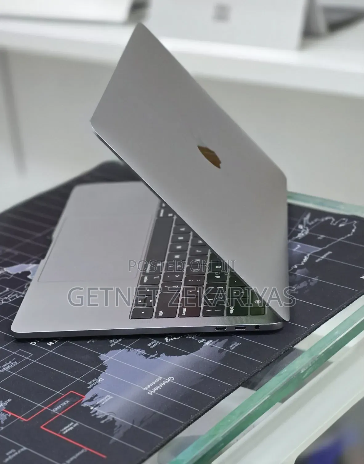 New Laptop Apple MacBook Pro 2020 M1 8GB Apple M1 Pro SSD 256GB