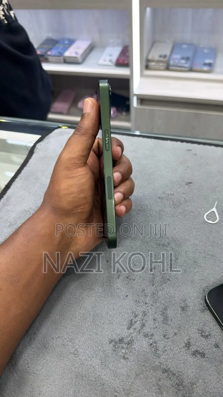 New Apple iPhone 13 128 GB Green
