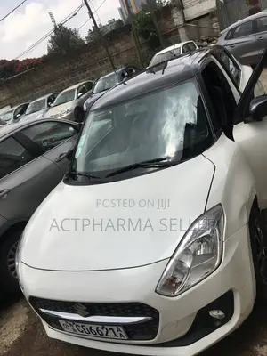 Suzuki Swift 2022 White
