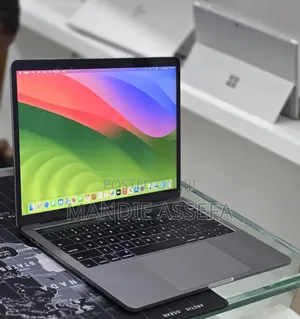 New Laptop Apple MacBook Pro 2020 M1 16GB Apple M1 SSD 512GB