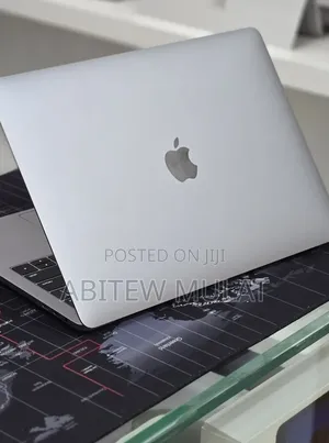 New Laptop Apple MacBook Pro 2020 M1 8GB Apple M1 SSD 256GB