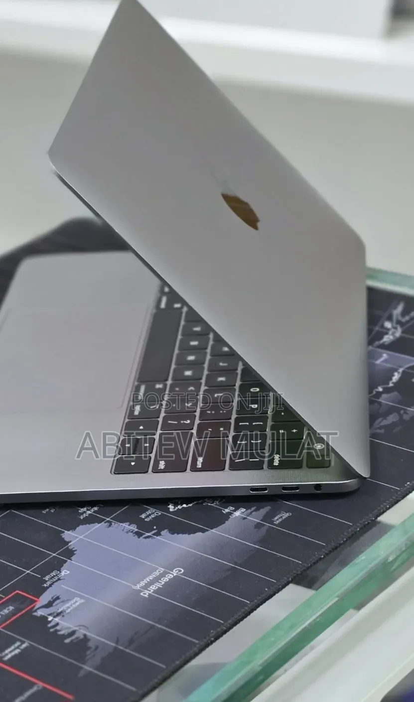 New Laptop Apple MacBook Pro 2020 M1 8GB Apple M1 SSD 256GB