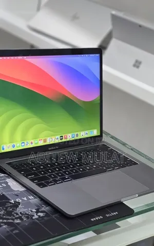 New Laptop Apple MacBook Pro 2020 M1 8GB Apple M1 SSD 256GB