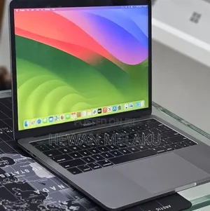 New Laptop Apple MacBook Pro 2020 M1 8GB Apple M1 Pro SSD 256GB