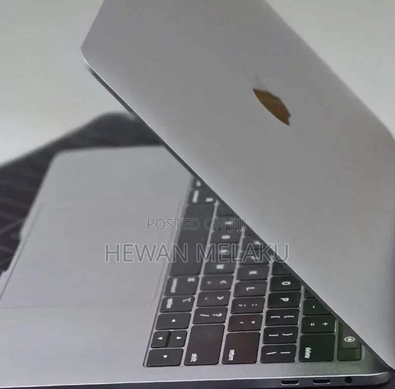 New Laptop Apple MacBook Pro 2020 M1 8GB Apple M1 Pro SSD 256GB