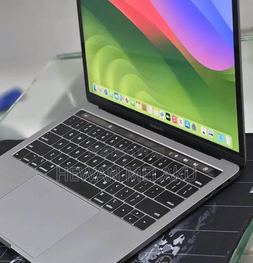 New Laptop Apple MacBook Pro 2020 M1 8GB Apple M1 Pro SSD 256GB