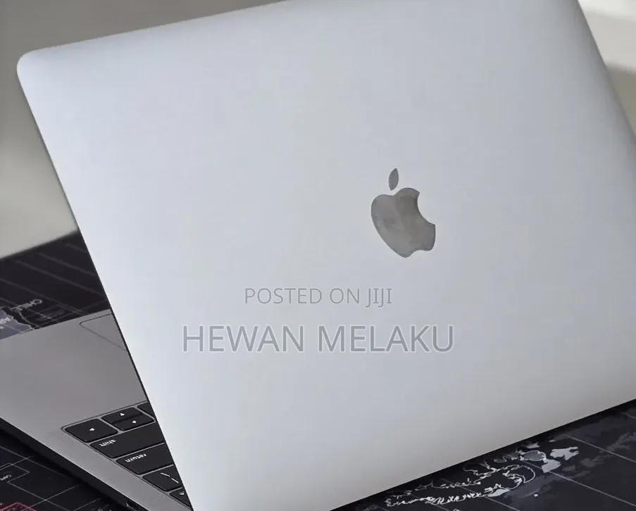 New Laptop Apple MacBook Pro 2020 M1 8GB Apple M1 Pro SSD 256GB