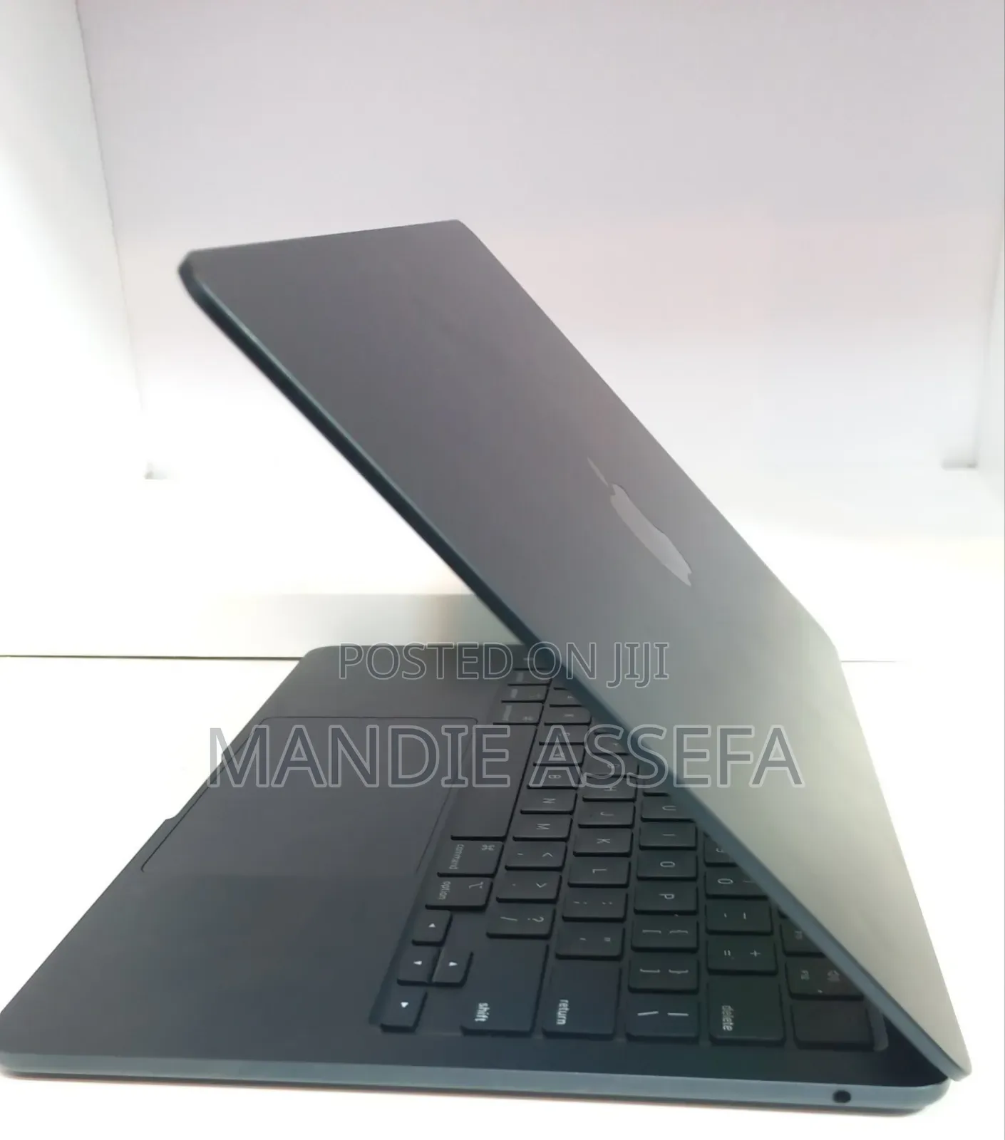 New Laptop Apple MacBook Air 2022 M2 8GB Apple M2 SSD 256GB