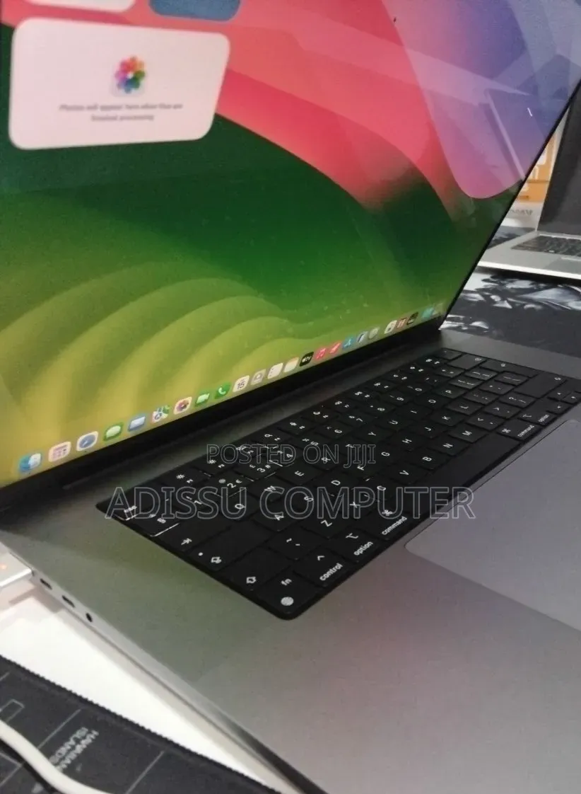 New Laptop Apple MacBook Pro 2019 32GB Apple M1 Max SSD 1T