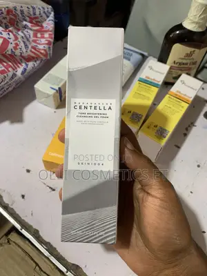 Skin1004 Madagascar Centella Tone Brightening Cleansing Gel Foam