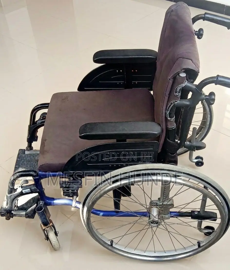 Era Focus Lightweight Wheelchair