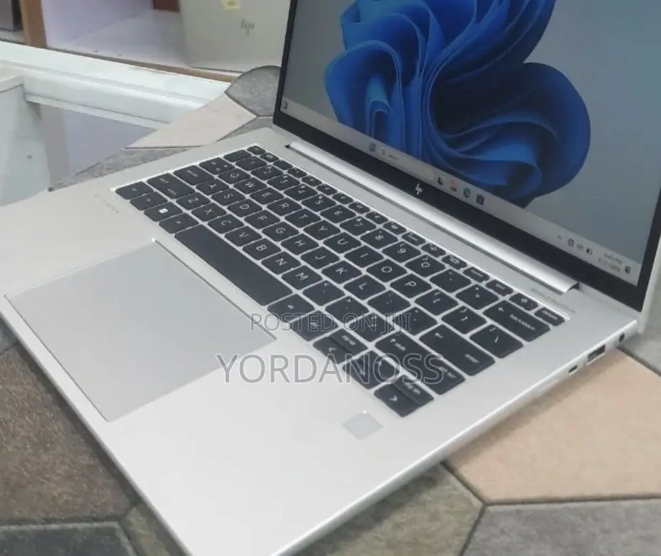 New Laptop HP EliteBook 840 G9 16GB Intel Core i7 SSD 512GB