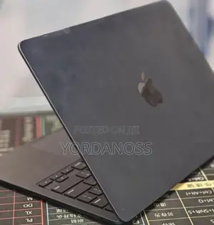 New Laptop Apple MacBook Air 2022 M2 8GB Apple M2 SSD 512GB
