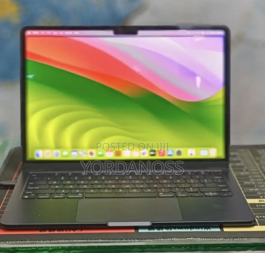 New Laptop Apple MacBook Air 2022 M2 8GB Apple M2 SSD 512GB