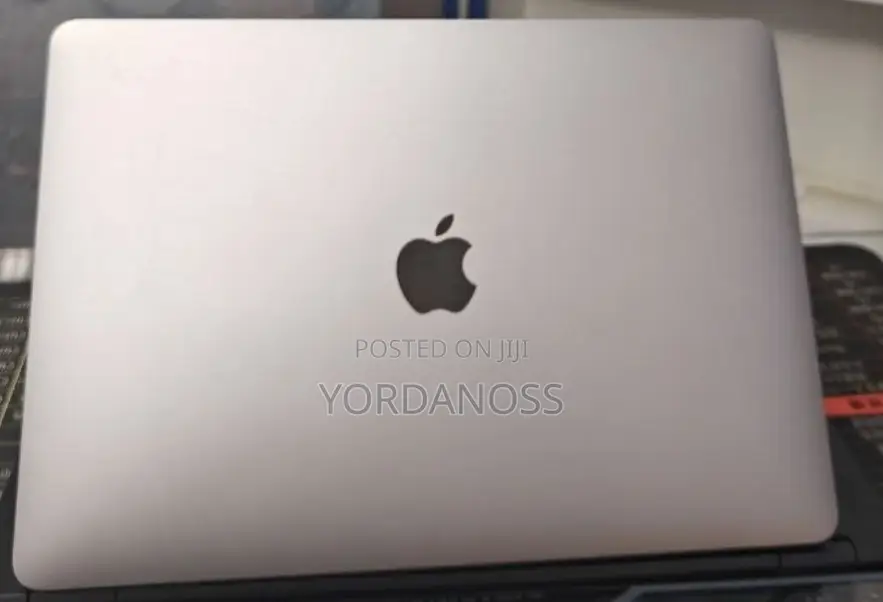 New Laptop Apple MacBook Pro 2022 M2 8GB Apple M2 SSD 512GB