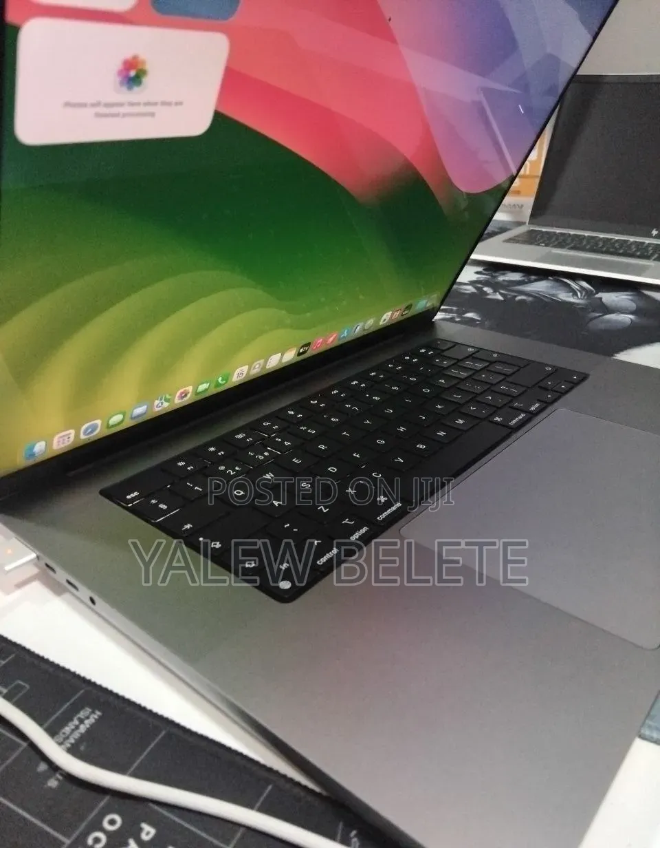 New Laptop Apple MacBook Pro 32GB Apple M1 Pro SSD 1T