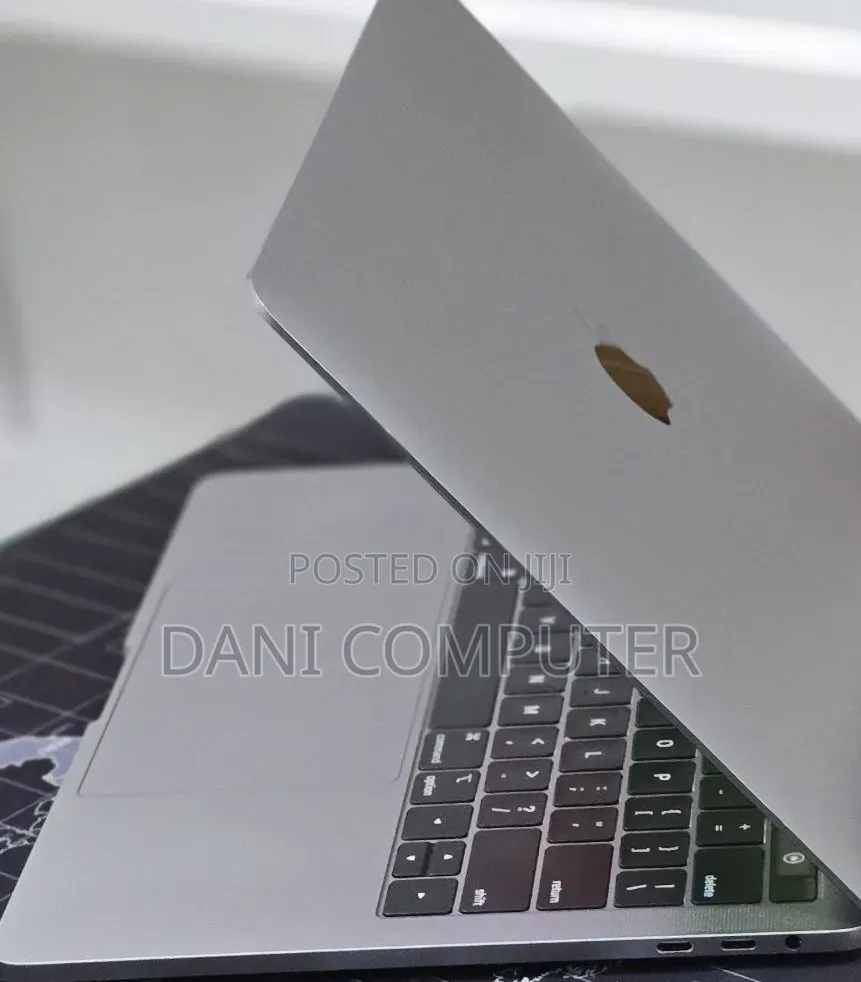 New Laptop Apple MacBook Pro 2020 M1 16GB Apple M1 SSD 512GB
