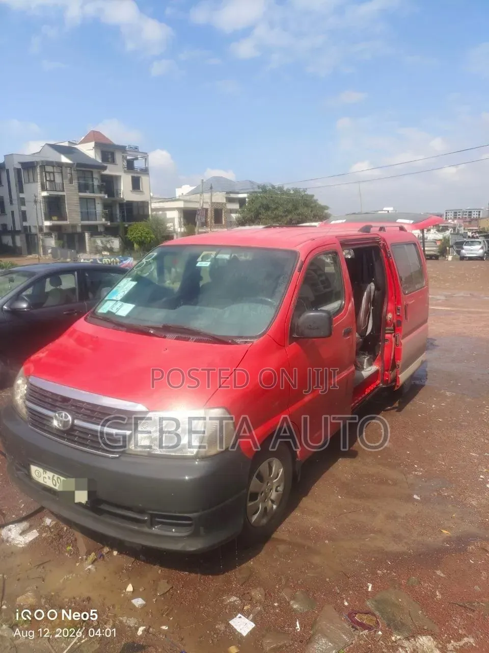 Toyota HiAce 2009 Yellow