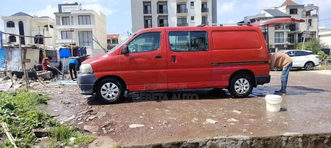Toyota HiAce 2009 Yellow