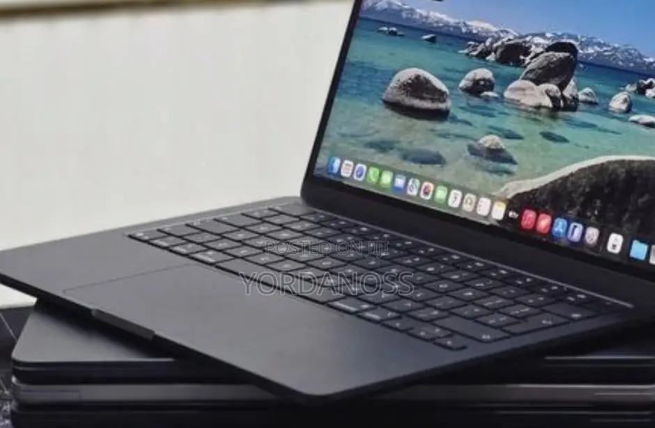 New Laptop Apple MacBook Air 2025 M4 16GB Apple M4 SSD 256GB
