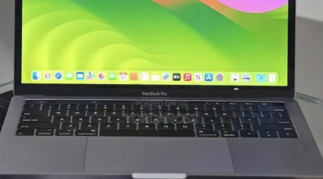 New Laptop Apple MacBook Pro 2020 M1 8GB Apple M1 SSD 256GB