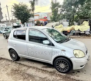 Toyota Vitz 2004 Gray