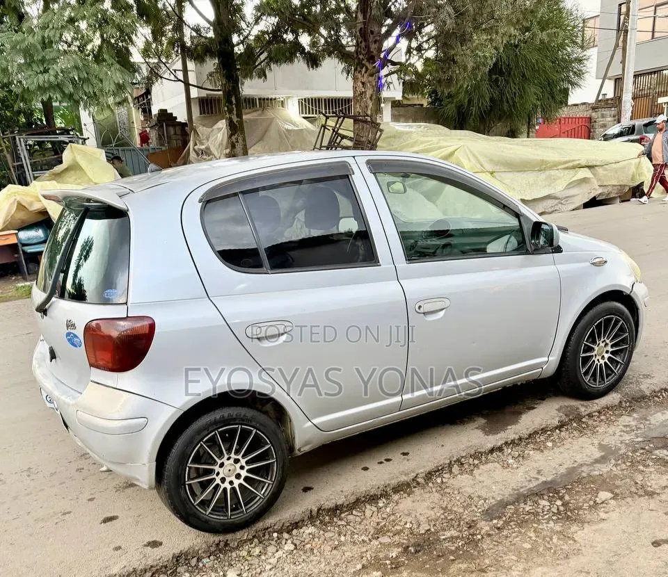 Toyota Vitz 2004 Gray