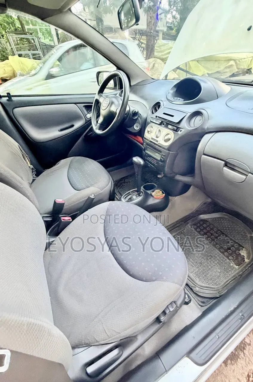 Toyota Vitz 2004 Gray