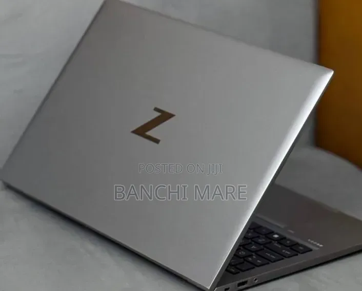 New Laptop HP ZBook Firefly G8 16GB Intel Core i7 SSD 512GB