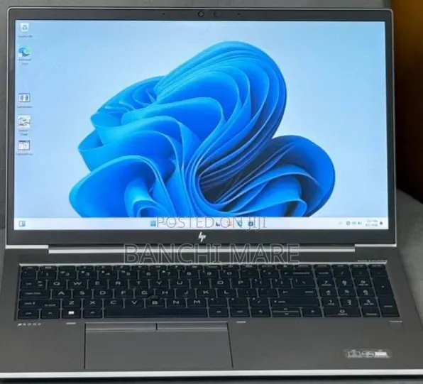New Laptop HP ZBook Firefly G8 16GB Intel Core i7 SSD 512GB
