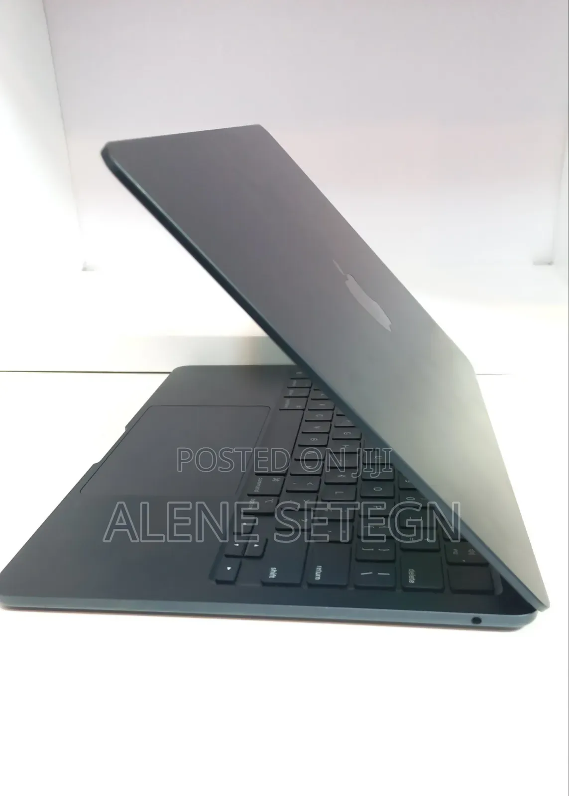 New Laptop Apple MacBook Air 2022 M2 8GB Apple M2 SSD 256GB