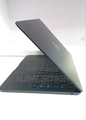 New Laptop Apple MacBook Air 2022 M2 8GB Apple M2 SSD 256GB