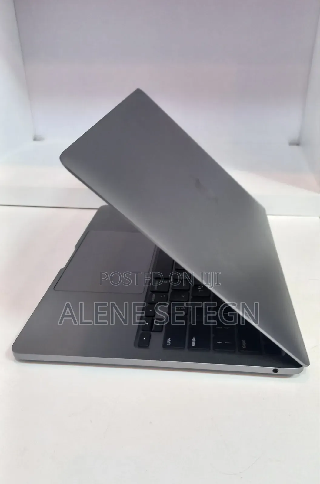 New Laptop Apple MacBook Pro 2020 M1 8GB Apple M1 Pro SSD 256GB