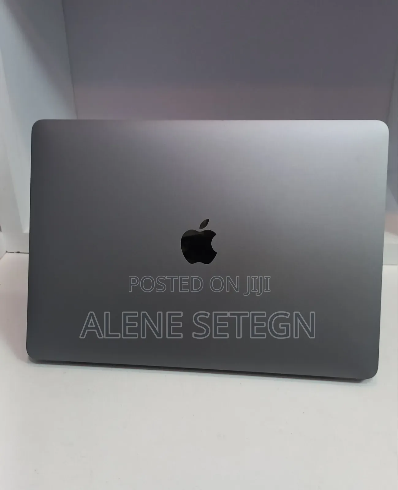 New Laptop Apple MacBook Pro 2020 M1 8GB Apple M1 Pro SSD 256GB