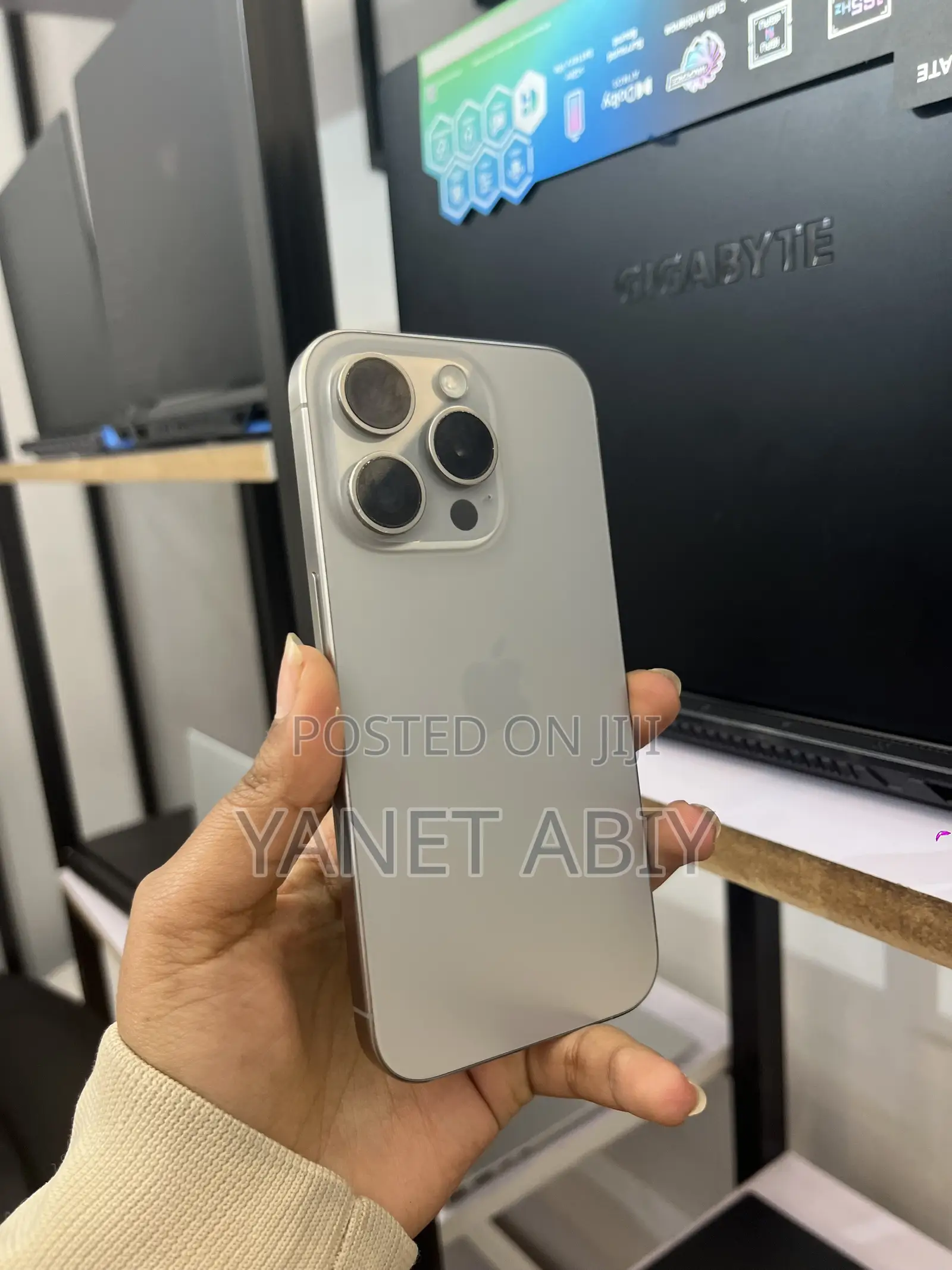 New Apple iPhone 15 Pro 256 GB Silver