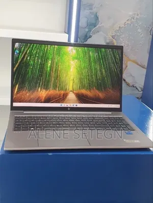 New Laptop HP ZBook Firefly G8 16GB Intel Core i7 SSD 512GB