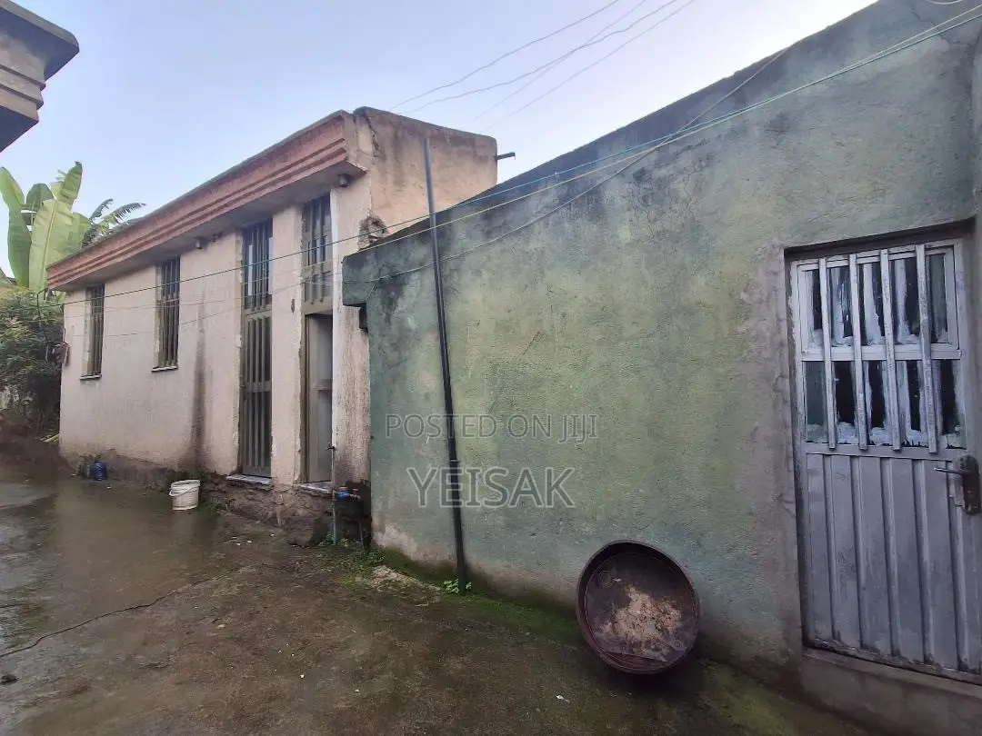 Furnished 20bdrm House in Bole for sale