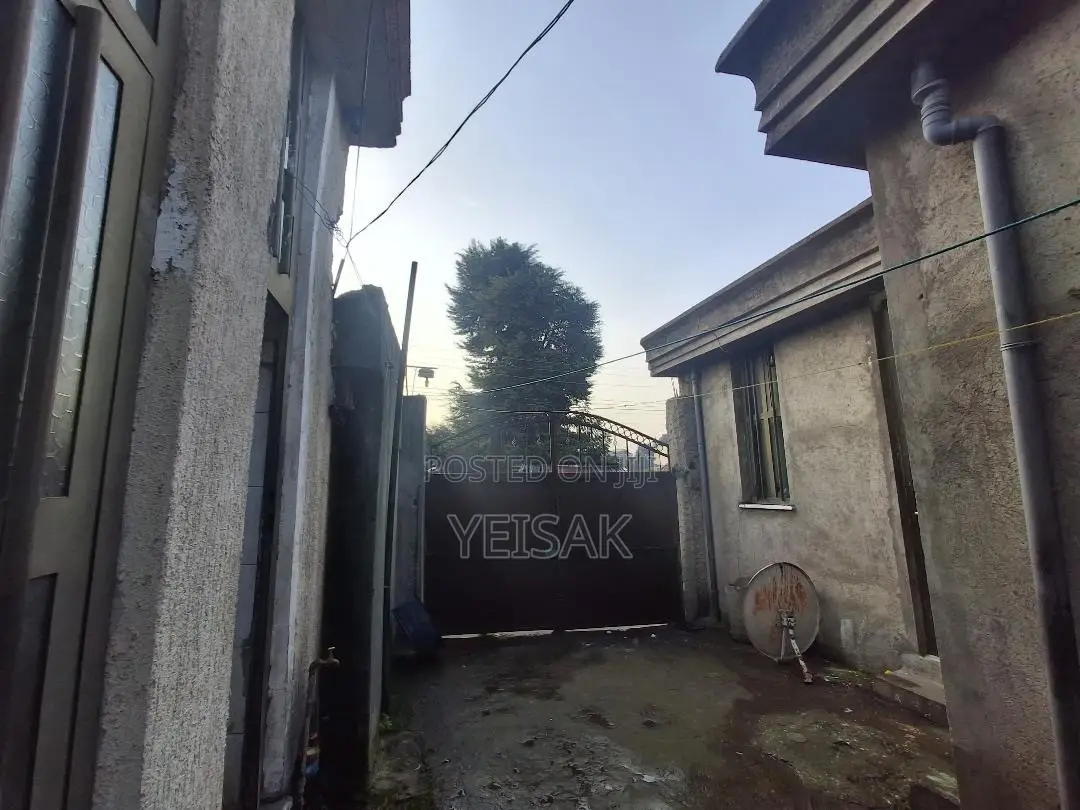 Furnished 20bdrm House in Bole for sale