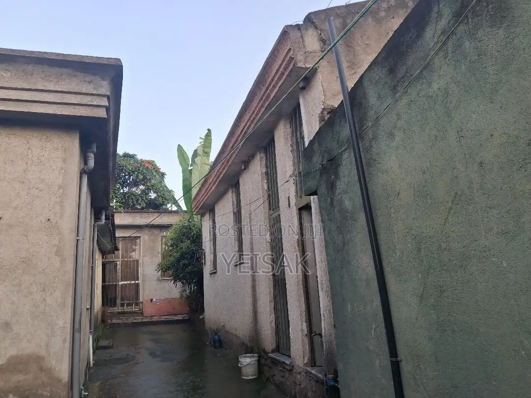 Furnished 20bdrm House in Bole for sale