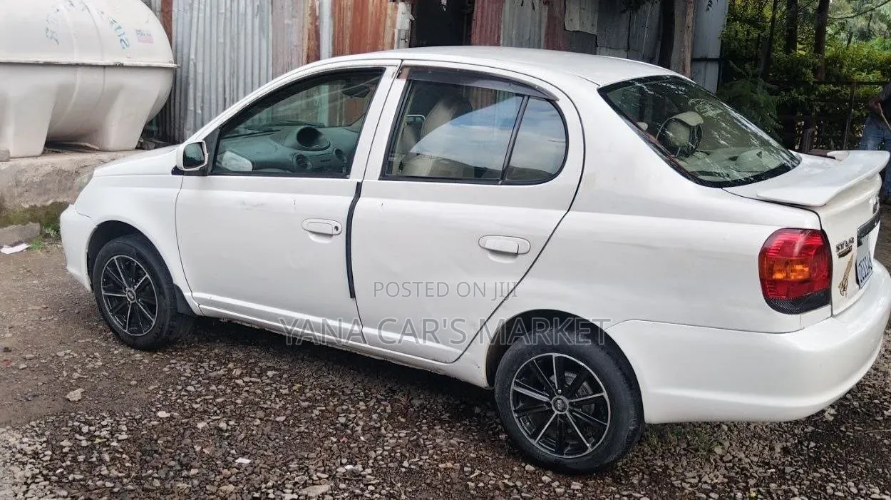 Toyota Platz 2005