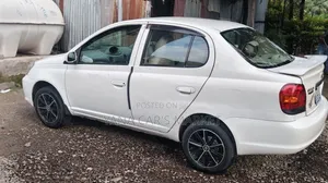 Toyota Platz 2005