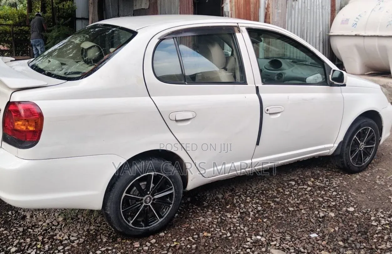 Toyota Platz 2005